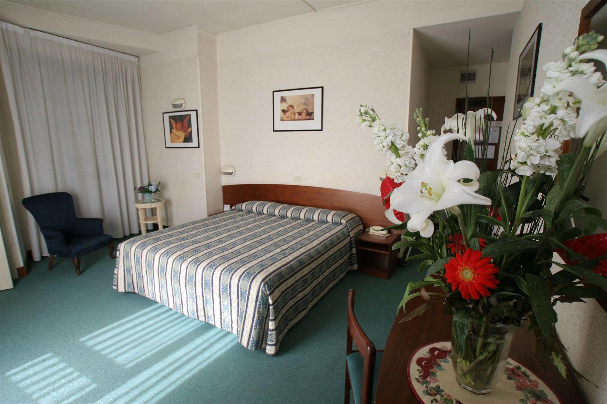 Columbus Urban Resort ฟลอเรนซ์ ภายนอก รูปภาพ A room at the hotel